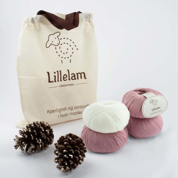 Lillelam_Strikkepakke_lyng Håndstrikkepakke Baby - Lillelam Strikkepakke lyng