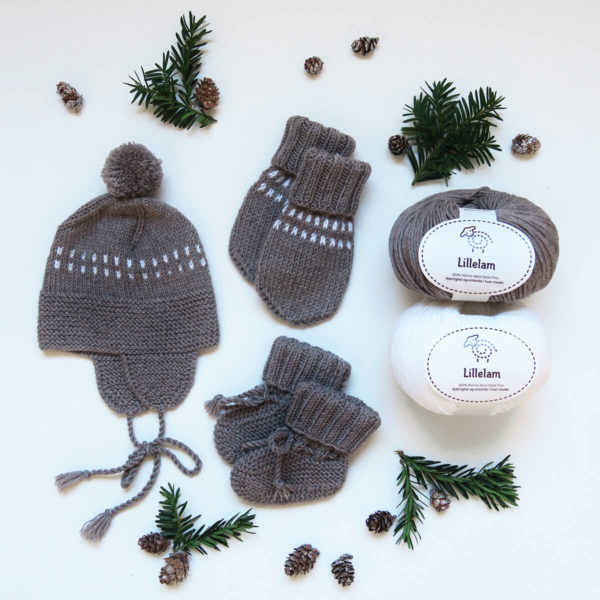 Strikkepakke baby_brun 2 Håndstrikkepakke Baby - Strikkepakke baby brun 2