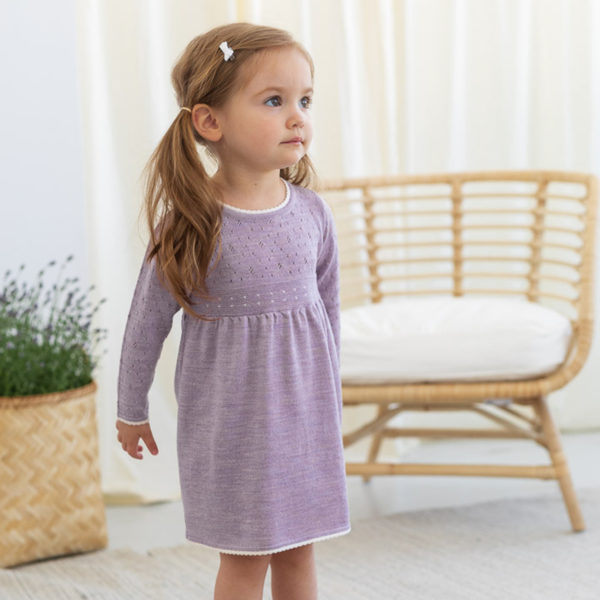 Lillelam_Kjole tynn classic_lys plomme Tynn ullkjole med lange ermer til barn