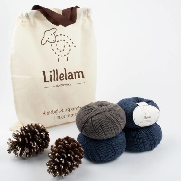 Lillelam_Strikkepakke_blå Håndstrikkepakke Baby - Lillelam Strikkepakke blå