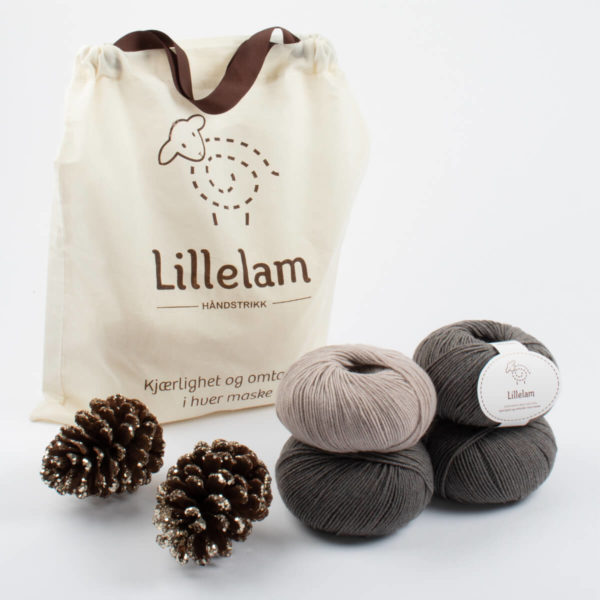 Lillelam_Strikkepakke_brun Håndstrikkepakke Baby - Lillelam Strikkepakke brun