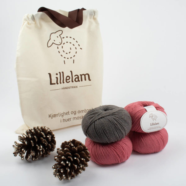 Lillelam_Strikkepakke_cerise Håndstrikkepakke Baby - Lillelam Strikkepakke cerise