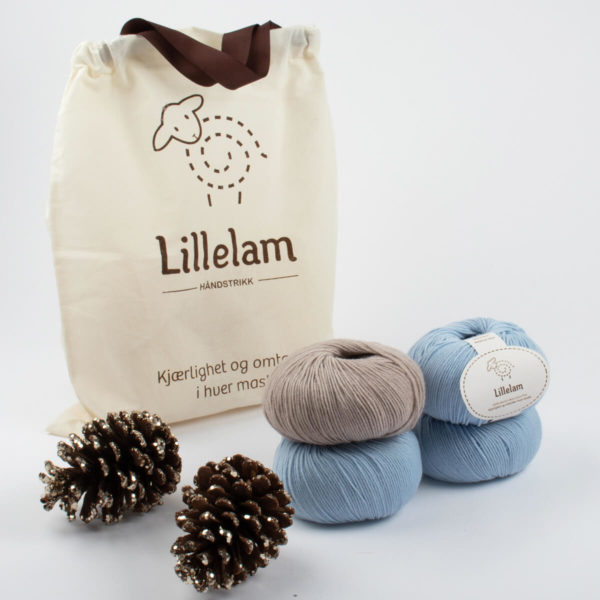 Lillelam_Strikkepakke_lyseblå Håndstrikkepakke Baby - Lillelam Strikkepakke lyseblå