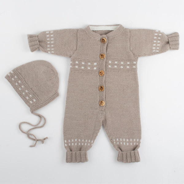 Lillelam håndstrikk_Sparkedress babylue_beige 1 Strikkepakke Classic sparkedress - Lillelam handstrikk Sparkedress babylue beige 1