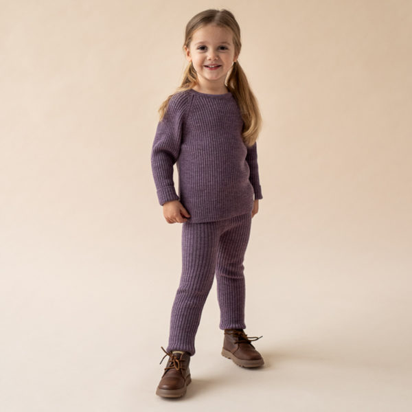 Lillelam_Genser ribb og bukse ribb_plomme barnehageklær pakke ribb aktiv