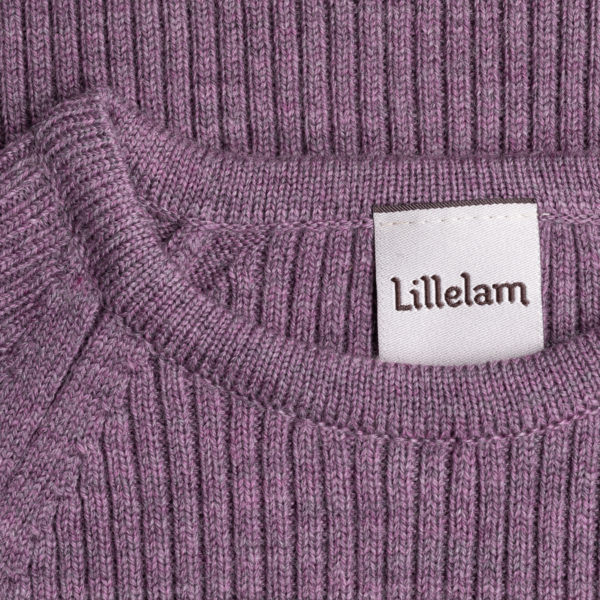 Lillelam_Genser ribb_plomme 2 barnehageklær pakke detalj