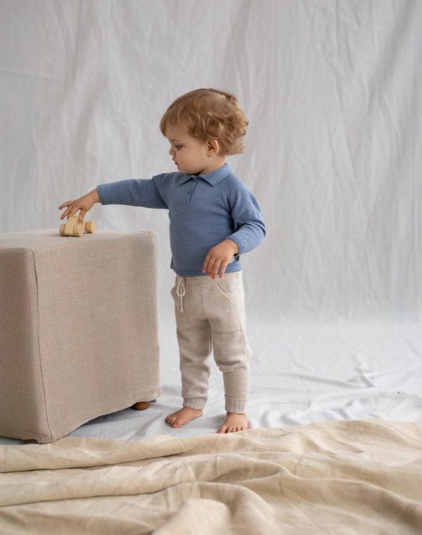 Jumper with collar_medium blue-1124-FIN-WWW-15 (1) genser med krage bla miljo